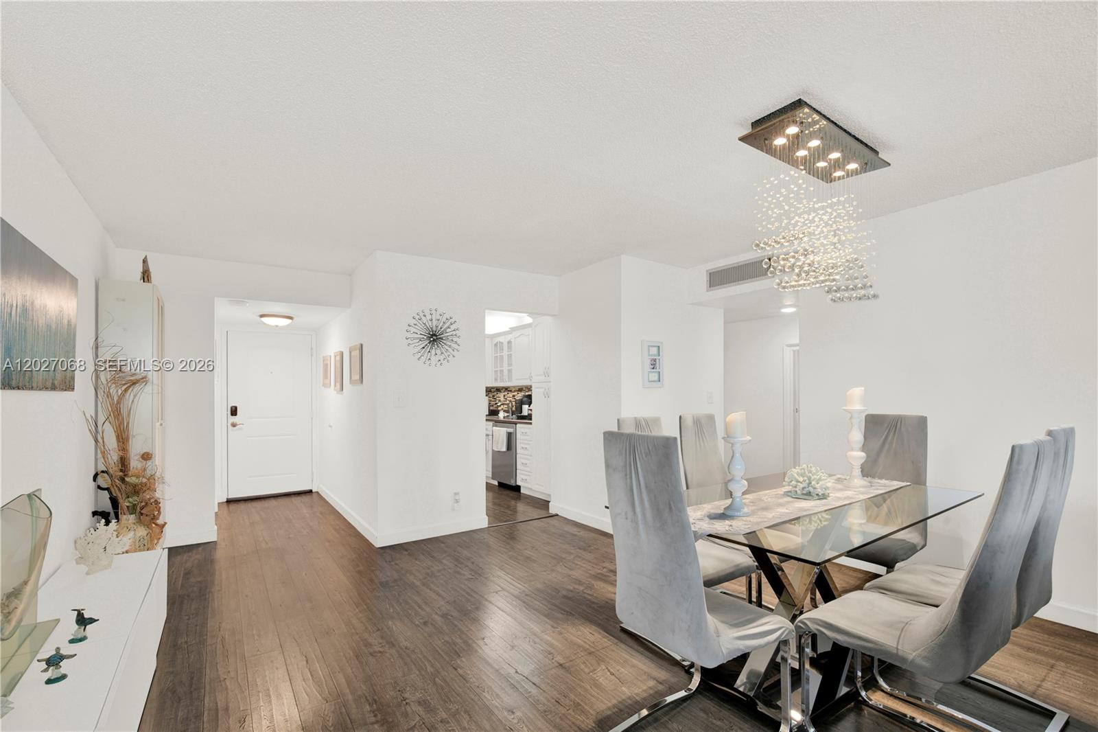 Ver detalles 205 2 / 2 1603 sq. ft. $ 2026-05-28 0 foto