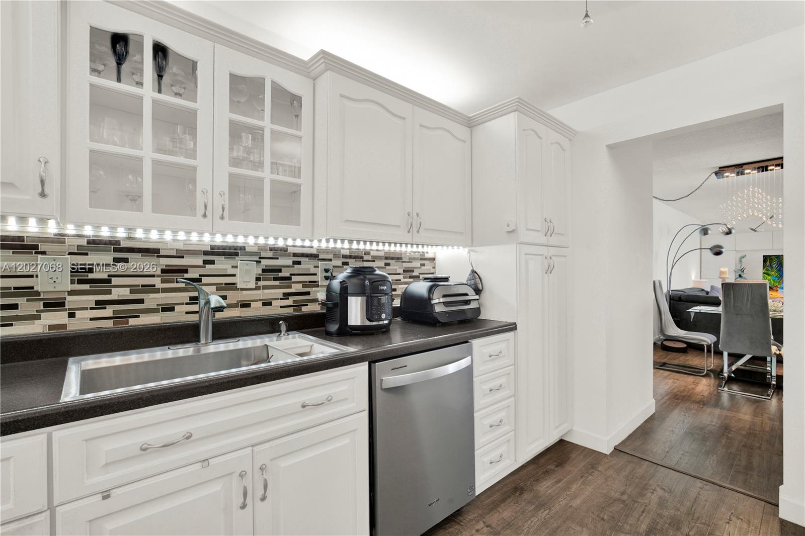 Ver detalles 205 2 / 2 1603 sq. ft. $ 2026-05-28 0 foto