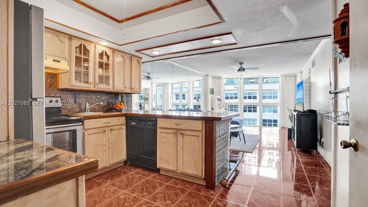 Ver detalles 1404 1 / 2 750 sq. ft. $ 2026-05-28 0 foto
