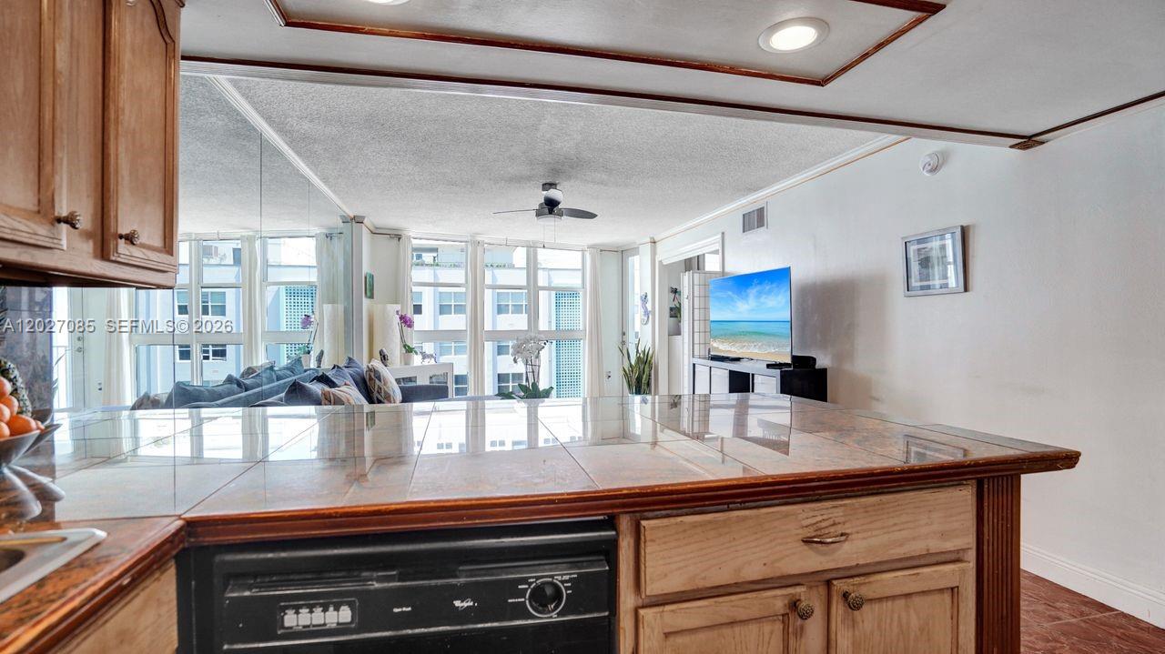 Ver detalles 1404 1 / 2 750 sq. ft. $ 2026-05-28 0 foto