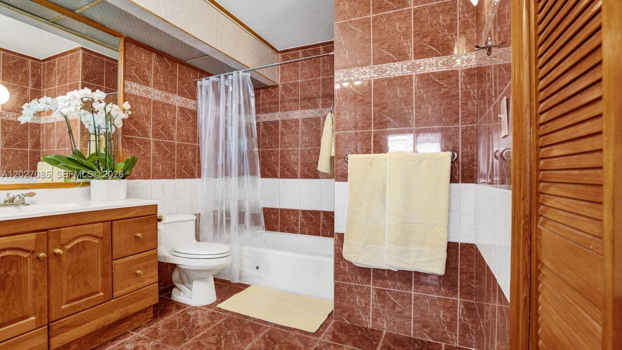 Ver detalles 1404 1 / 2 750 sq. ft. $ 2026-05-28 0 foto