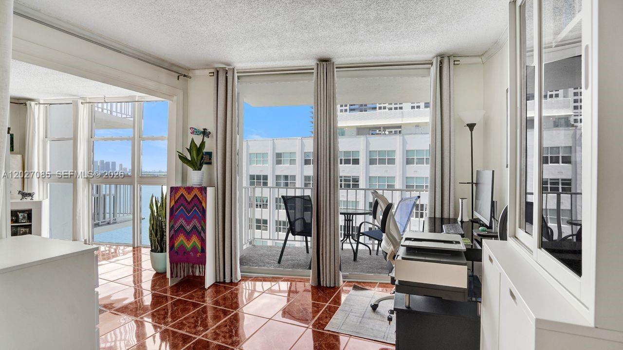 Ver detalles 1404 1 / 2 750 sq. ft. $ 2026-05-28 0 foto