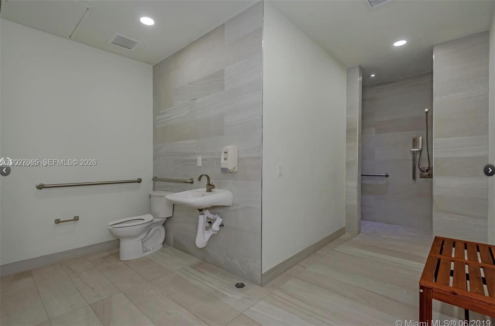 Ver detalles 1404 1 / 2 750 sq. ft. $ 2026-05-28 0 foto