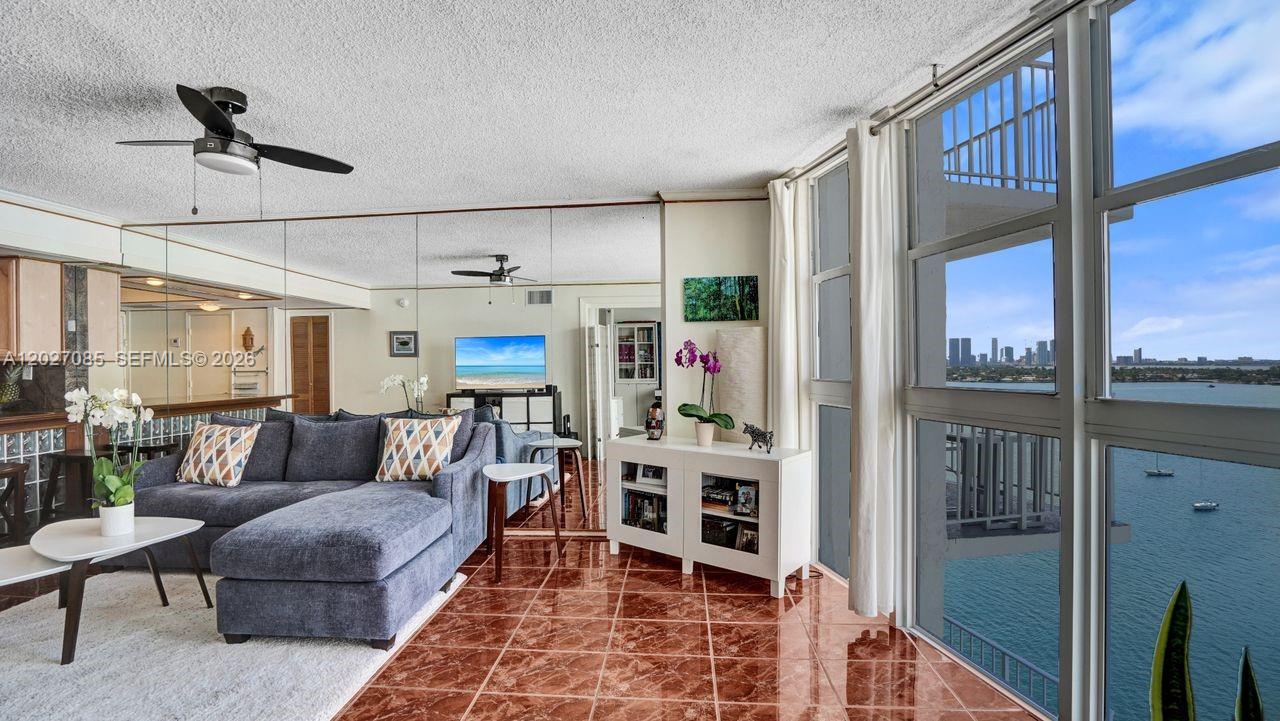 Ver detalles 1404 1 / 2 750 sq. ft. $ 2026-05-28 0 foto