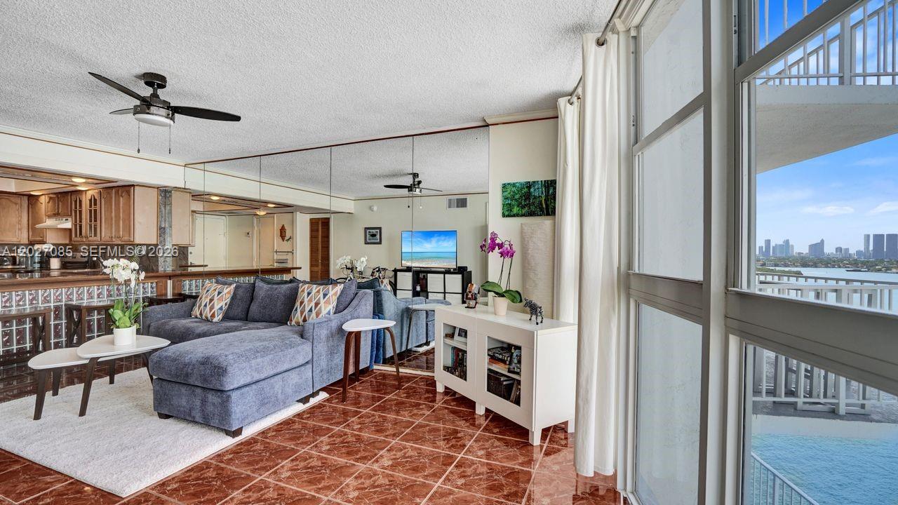Ver detalles 1404 1 / 2 750 sq. ft. $ 2026-05-28 0 foto