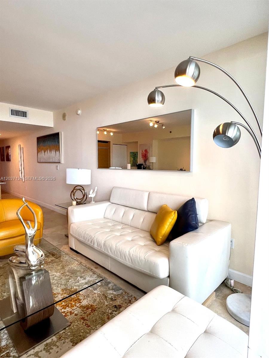 1812 1 / 1 844 sq. ft. $ 2026-05-29 0 Photo