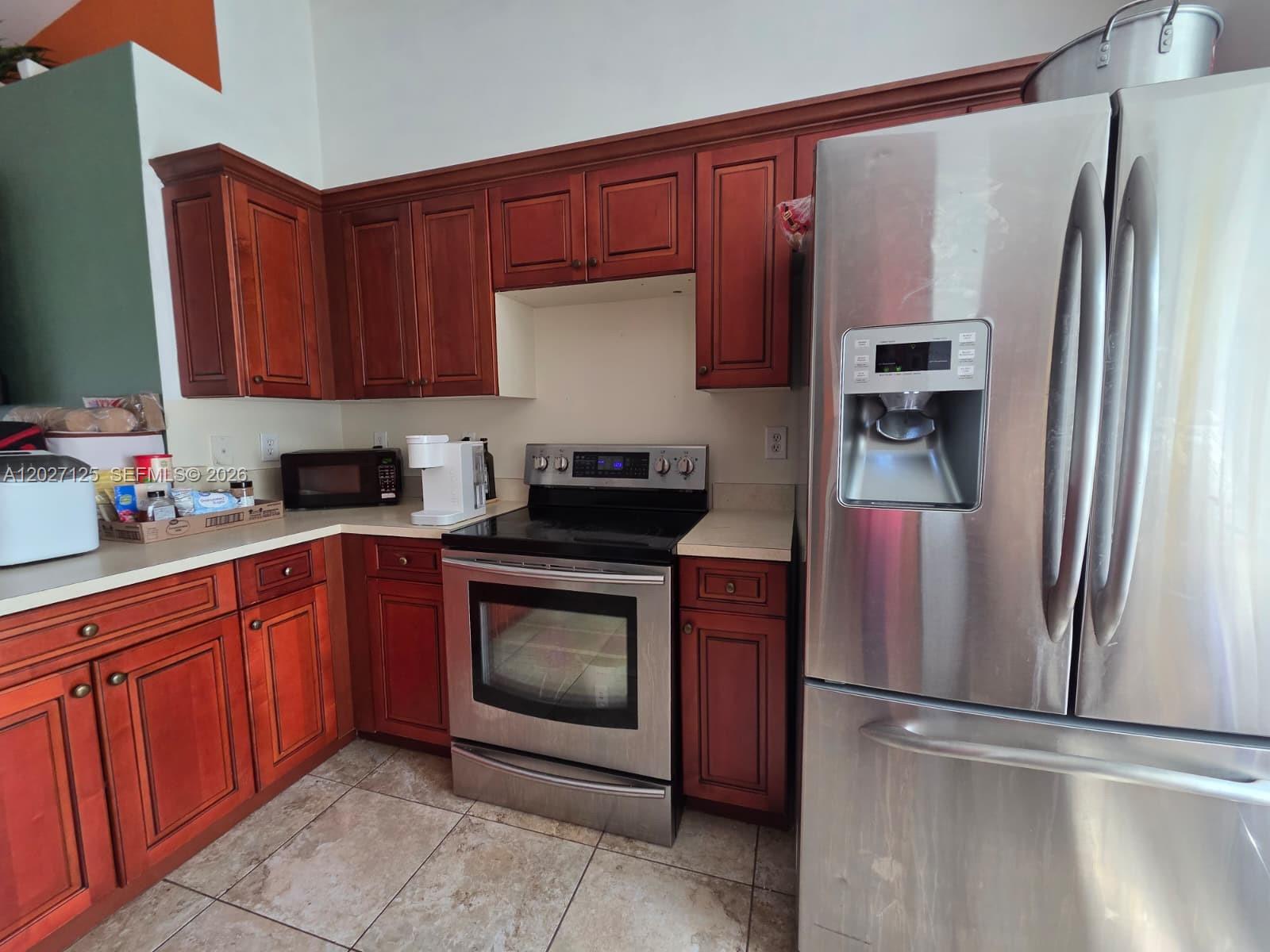 Ver detalles 3529 3 / 2 1302 sq. ft. $ 2026-05-28 0 foto