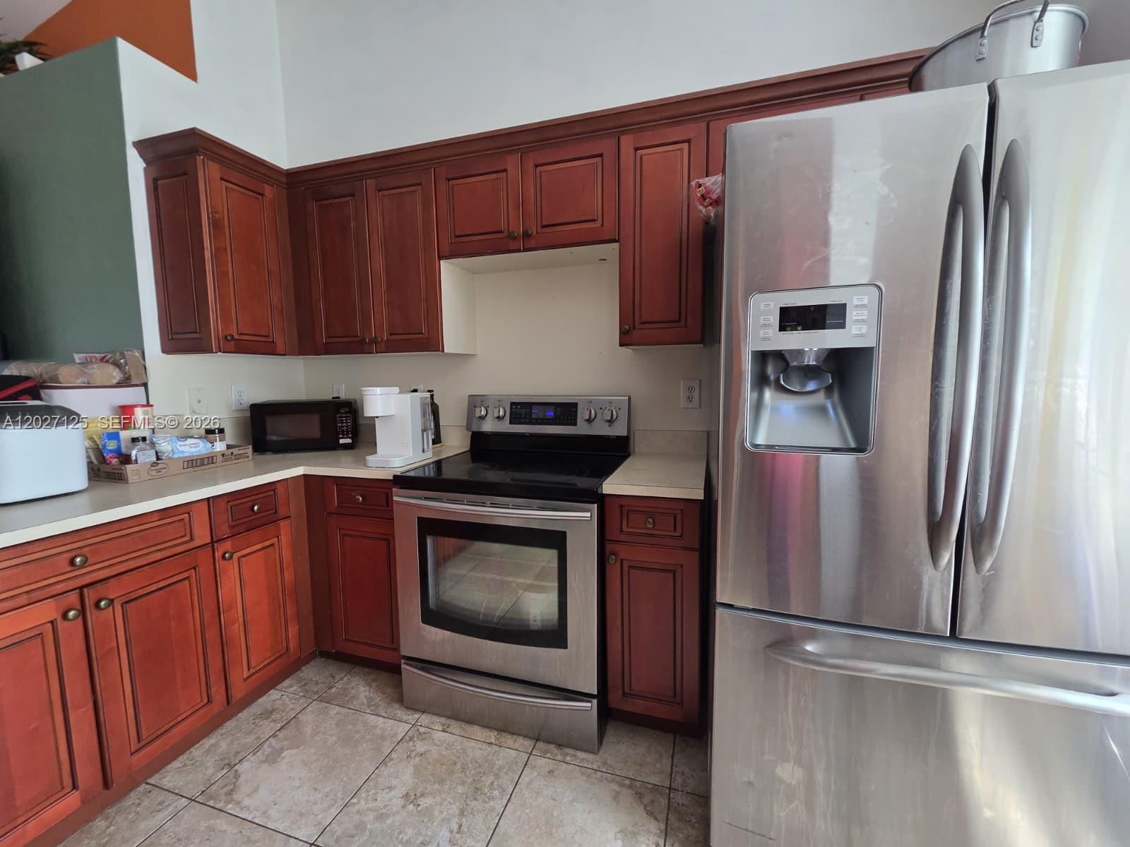 Ver detalles 3529 3 / 2 1302 sq. ft. $ 2026-05-28 0 foto