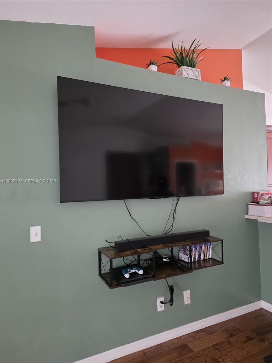 Ver detalles 3529 3 / 2 1302 sq. ft. $ 2026-05-28 0 foto