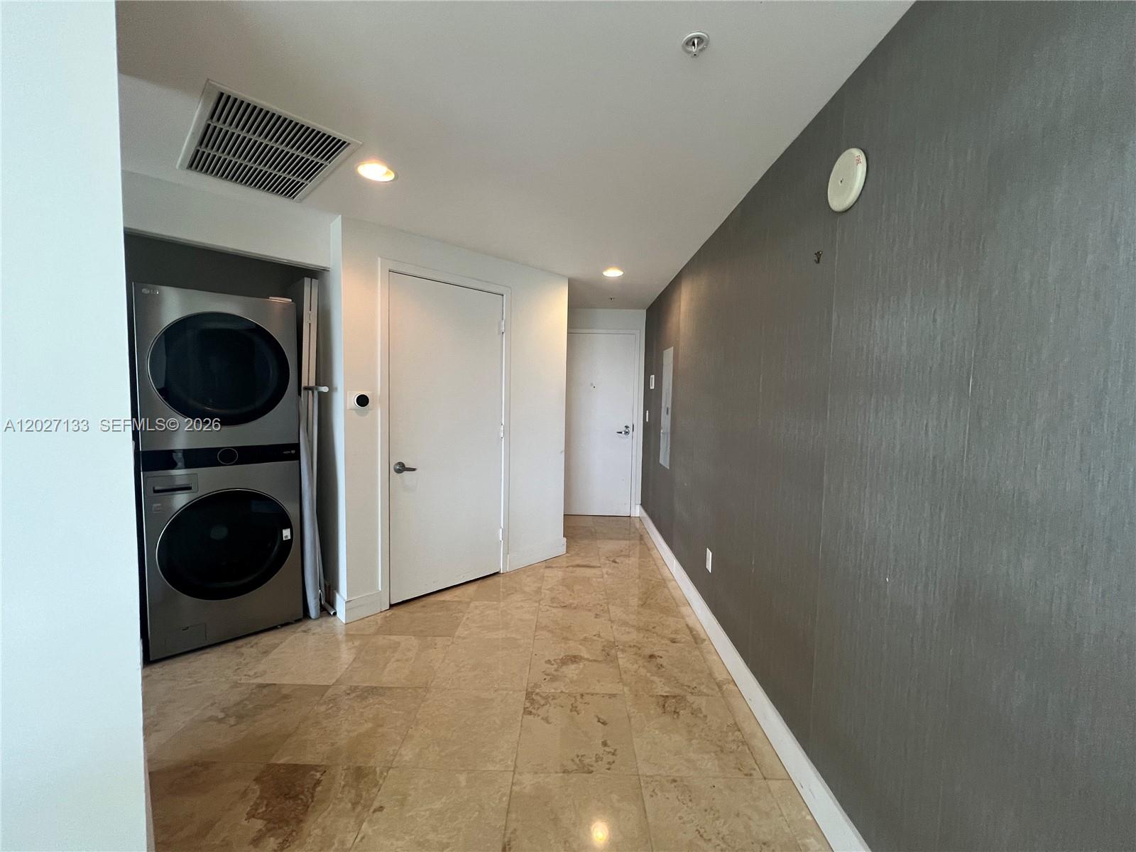 See details 601A 2 / 2 1289 sq. ft. $ 2026-06-17 0 Photo