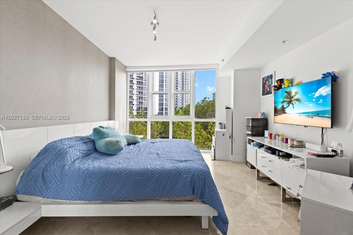 See details 601A 2 / 2 1289 sq. ft. $ 2026-06-17 0 Photo
