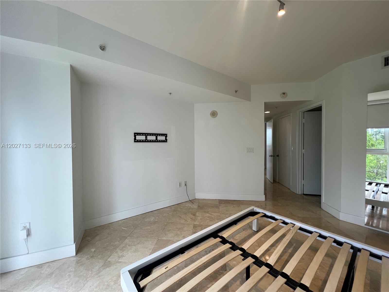 See details 601A 2 / 2 1289 sq. ft. $ 2026-06-17 0 Photo