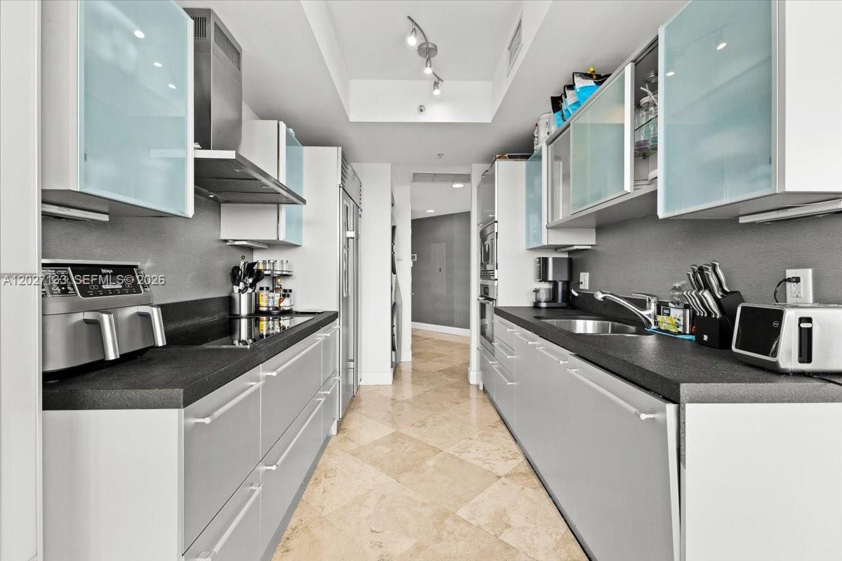 See details 601A 2 / 2 1289 sq. ft. $ 2026-06-17 0 Photo