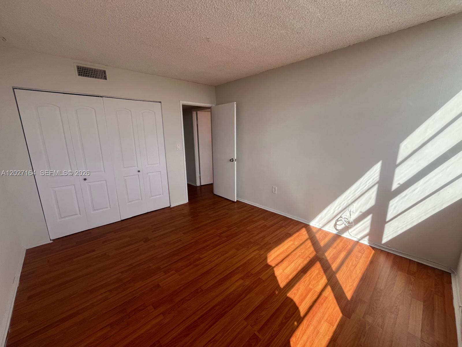 1625E 2 / 2 1140 sq. ft. $ 2026-05-28 0 foto