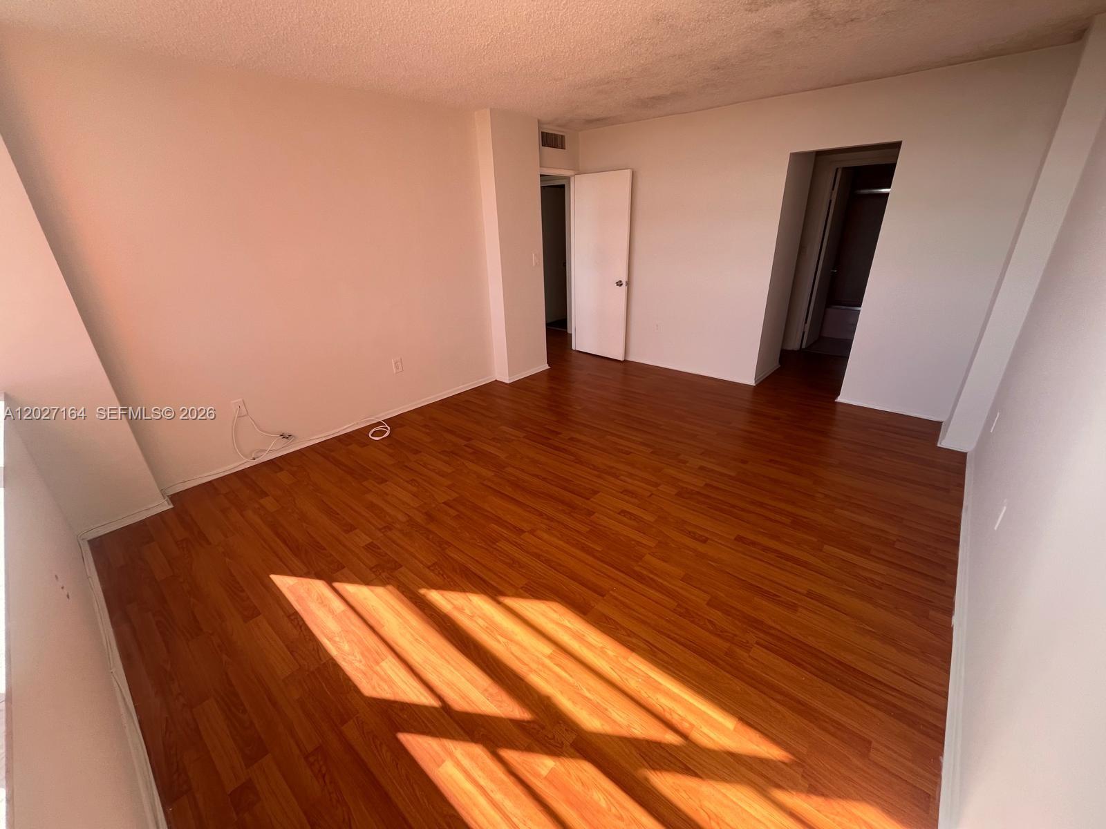 1625E 2 / 2 1140 sq. ft. $ 2026-05-28 0 foto