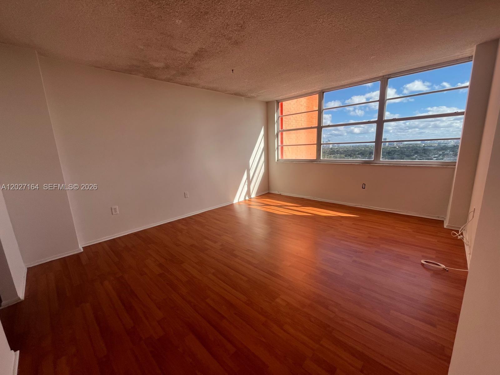 1625E 2 / 2 1140 sq. ft. $ 2026-05-28 0 foto