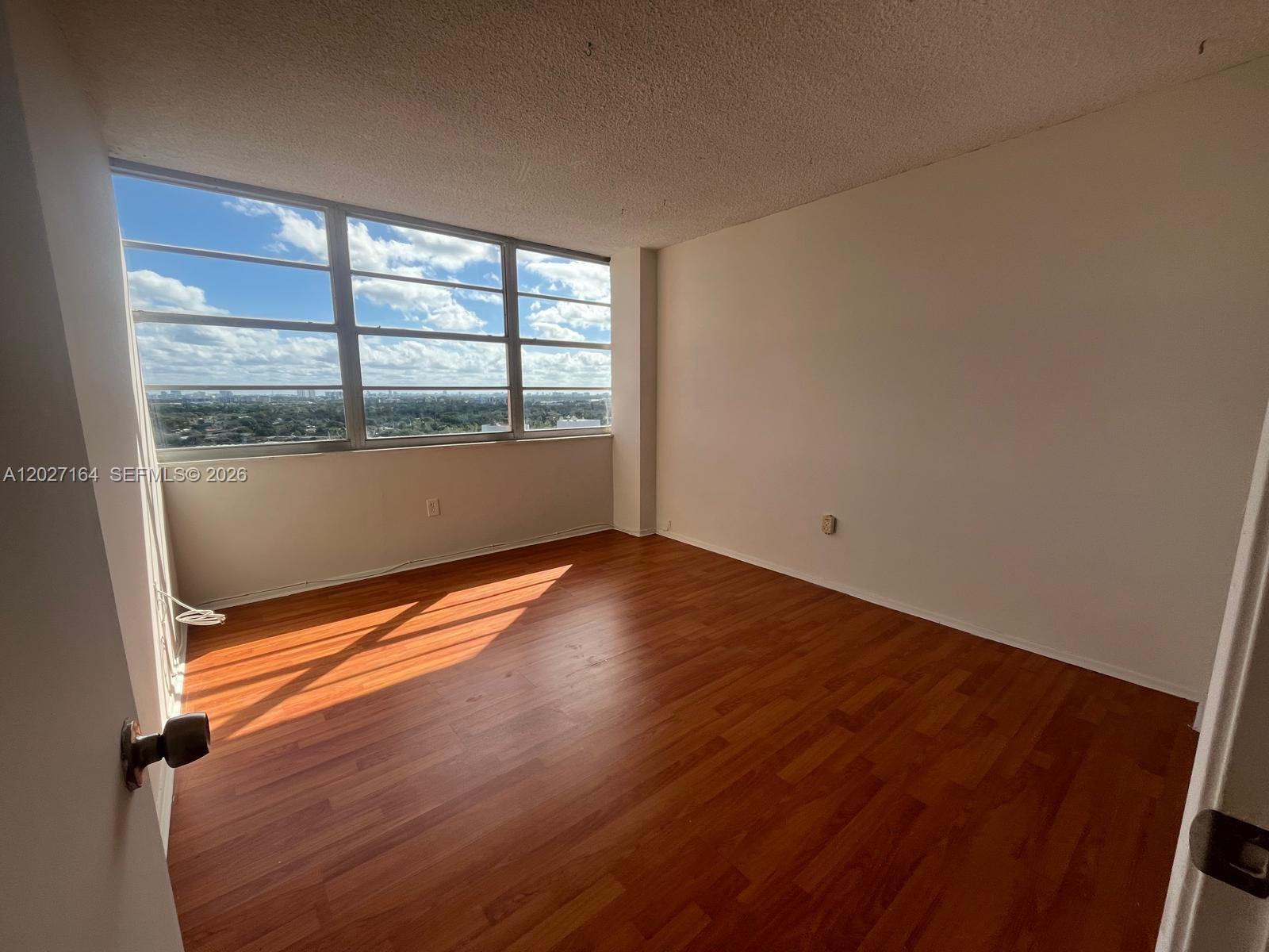 1625E 2 / 2 1140 sq. ft. $ 2026-05-28 0 foto