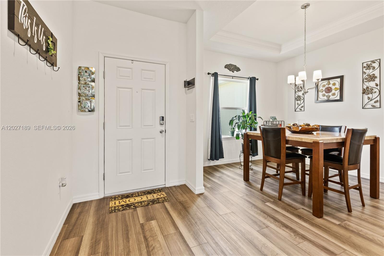 Ver detalles 1534 4 / 3 2337 sq. ft. $ 2026-05-28 0 foto