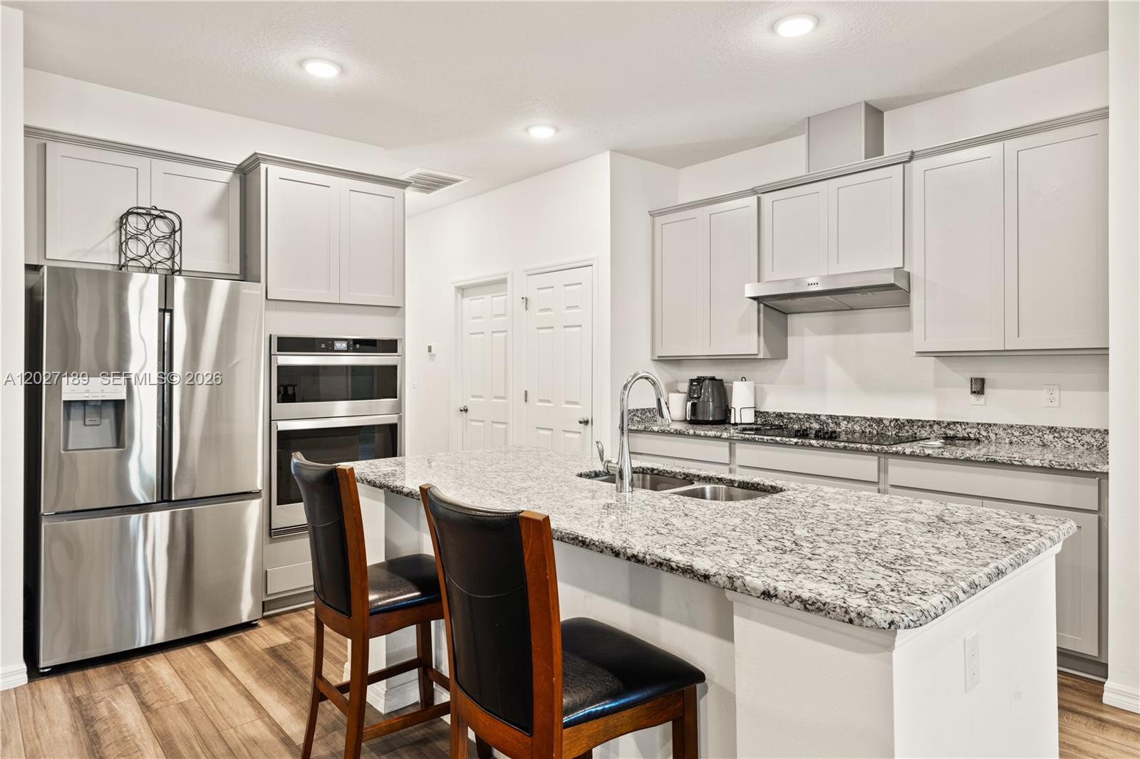 Ver detalles 1534 4 / 3 2337 sq. ft. $ 2026-05-28 0 foto
