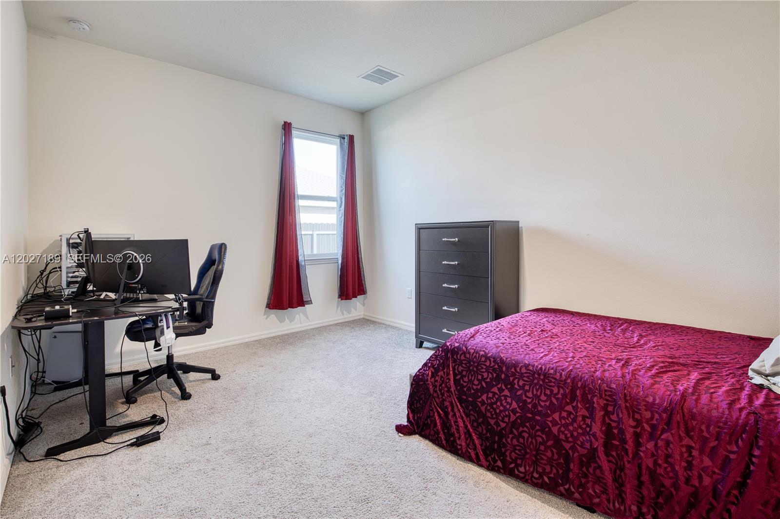 Ver detalles 1534 4 / 3 2337 sq. ft. $ 2026-05-28 0 foto