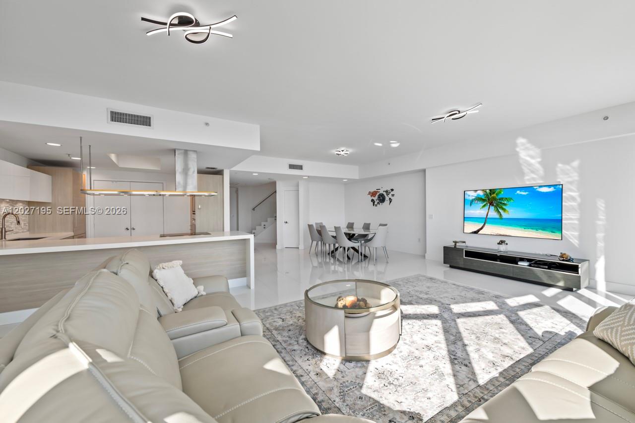 Photo of 17301 Biscayne Blvd #811, North Miami Beach, Florida, 33160 -