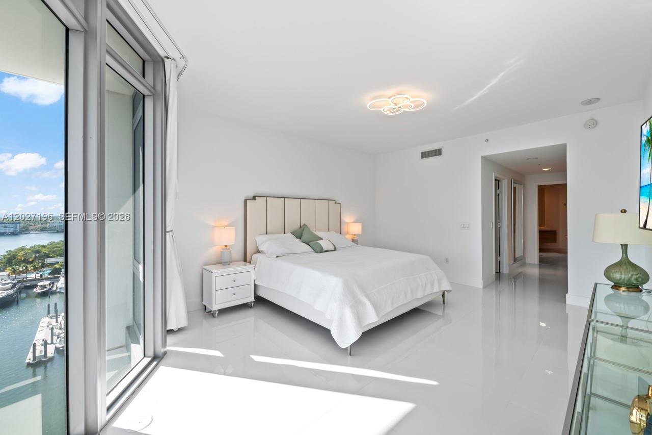 Photo of 17301 Biscayne Blvd #811, North Miami Beach, Florida, 33160 -