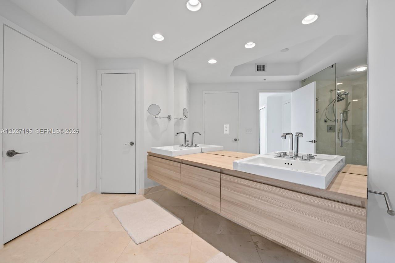 Photo of 17301 Biscayne Blvd #811, North Miami Beach, Florida, 33160 -