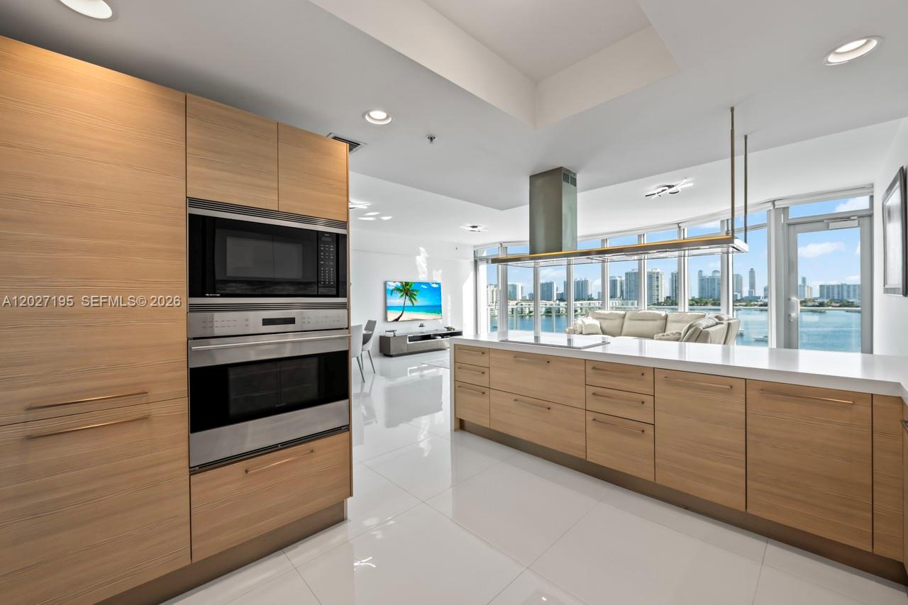 Photo of 17301 Biscayne Blvd #811, North Miami Beach, Florida, 33160 -