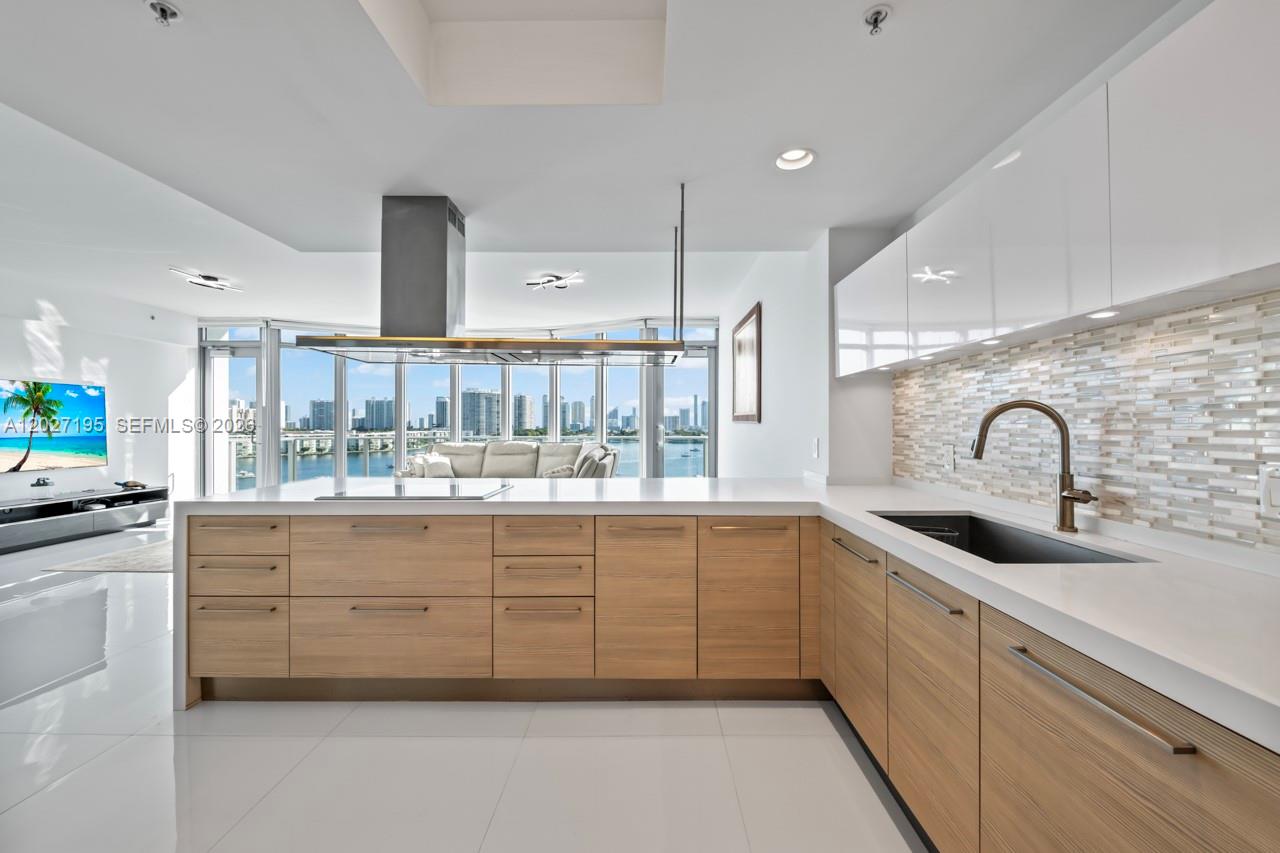 Photo of 17301 Biscayne Blvd #811, North Miami Beach, Florida, 33160 -