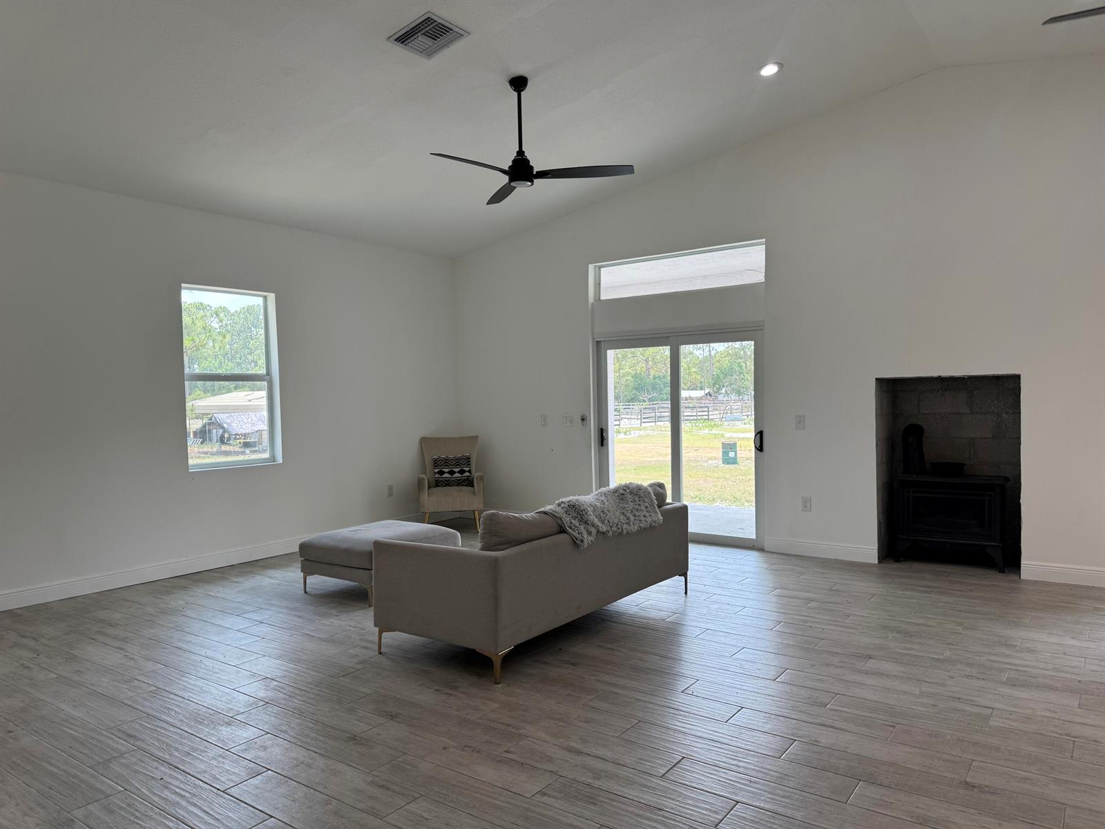   / 0  sq. ft. $ 2026-06-15 0 foto