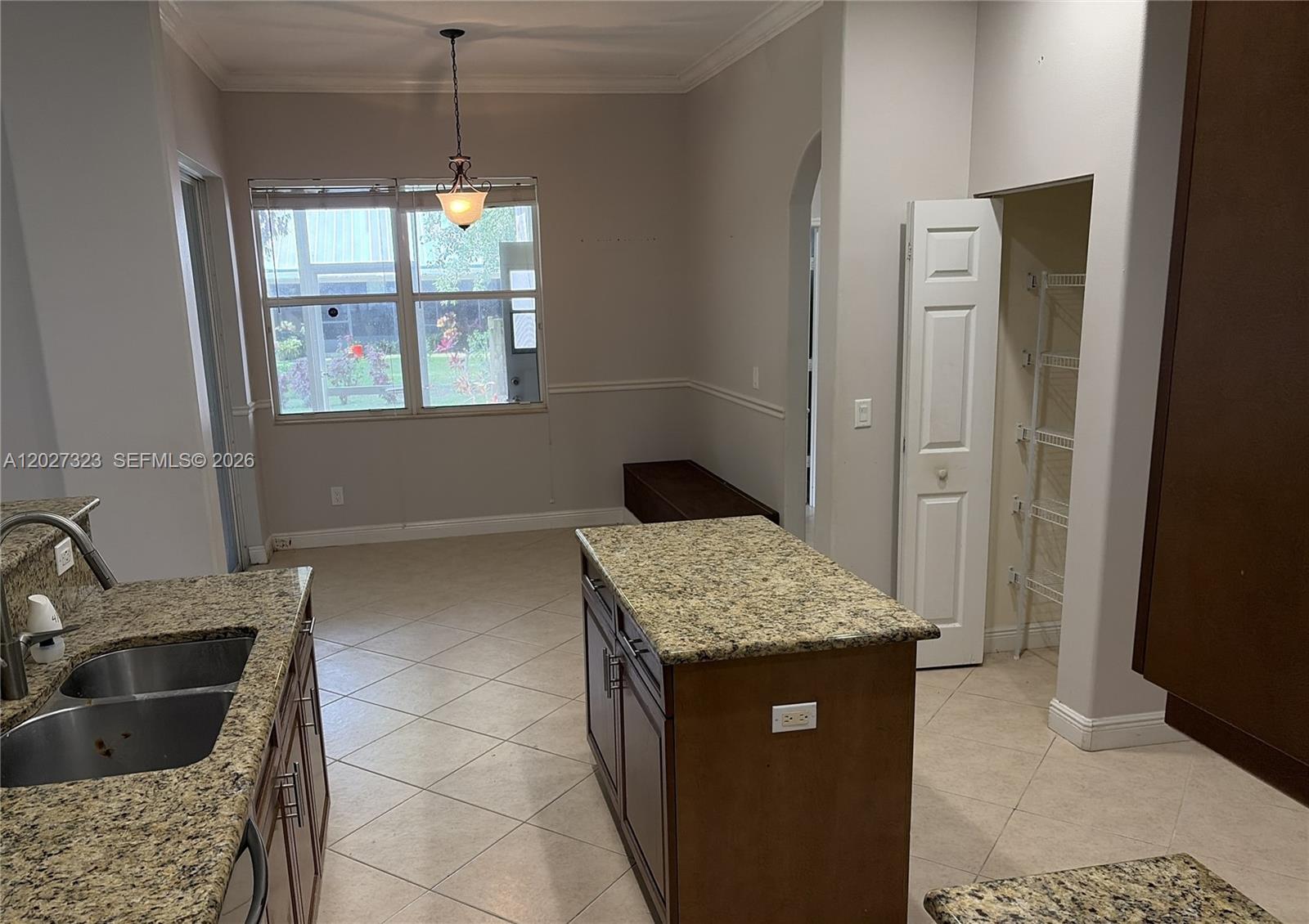 Ver detalles 1420 4 / 3 2293 sq. ft. $ 2026-05-29 0 foto