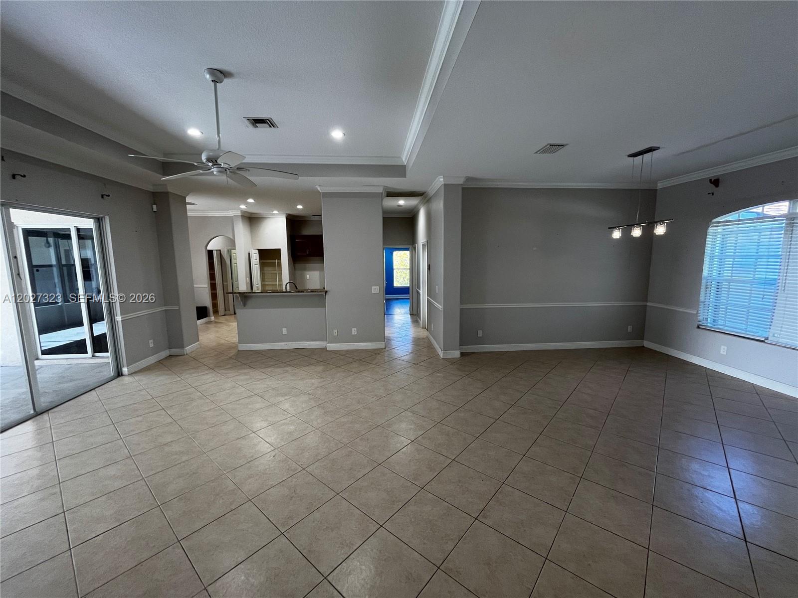 Ver detalles 1420 4 / 3 2293 sq. ft. $ 2026-05-29 0 foto