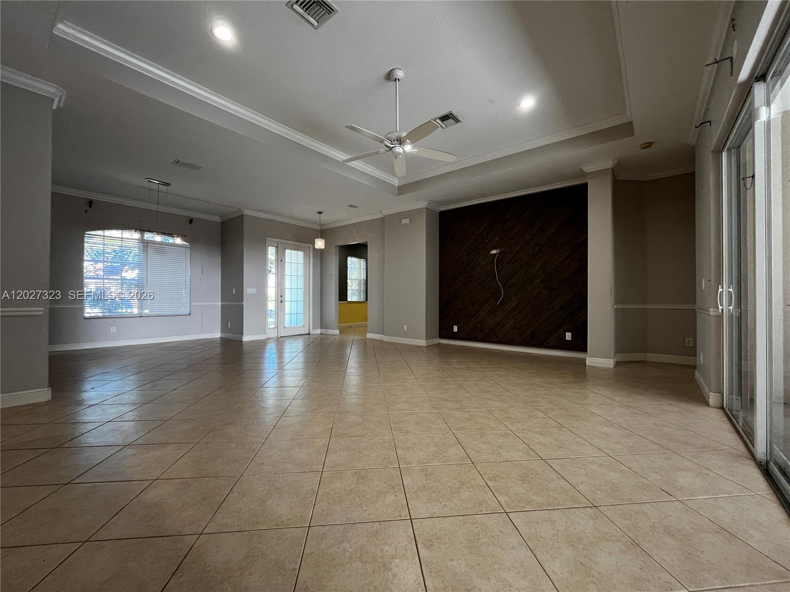 Ver detalles 1420 4 / 3 2293 sq. ft. $ 2026-05-29 0 foto