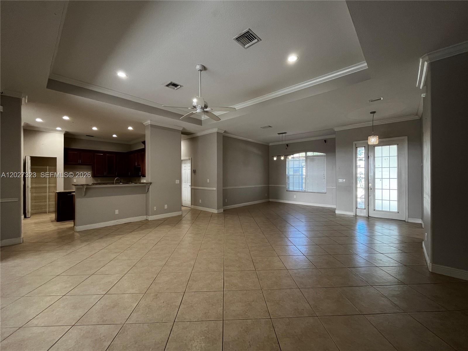 Ver detalles 1420 4 / 3 2293 sq. ft. $ 2026-05-29 0 foto
