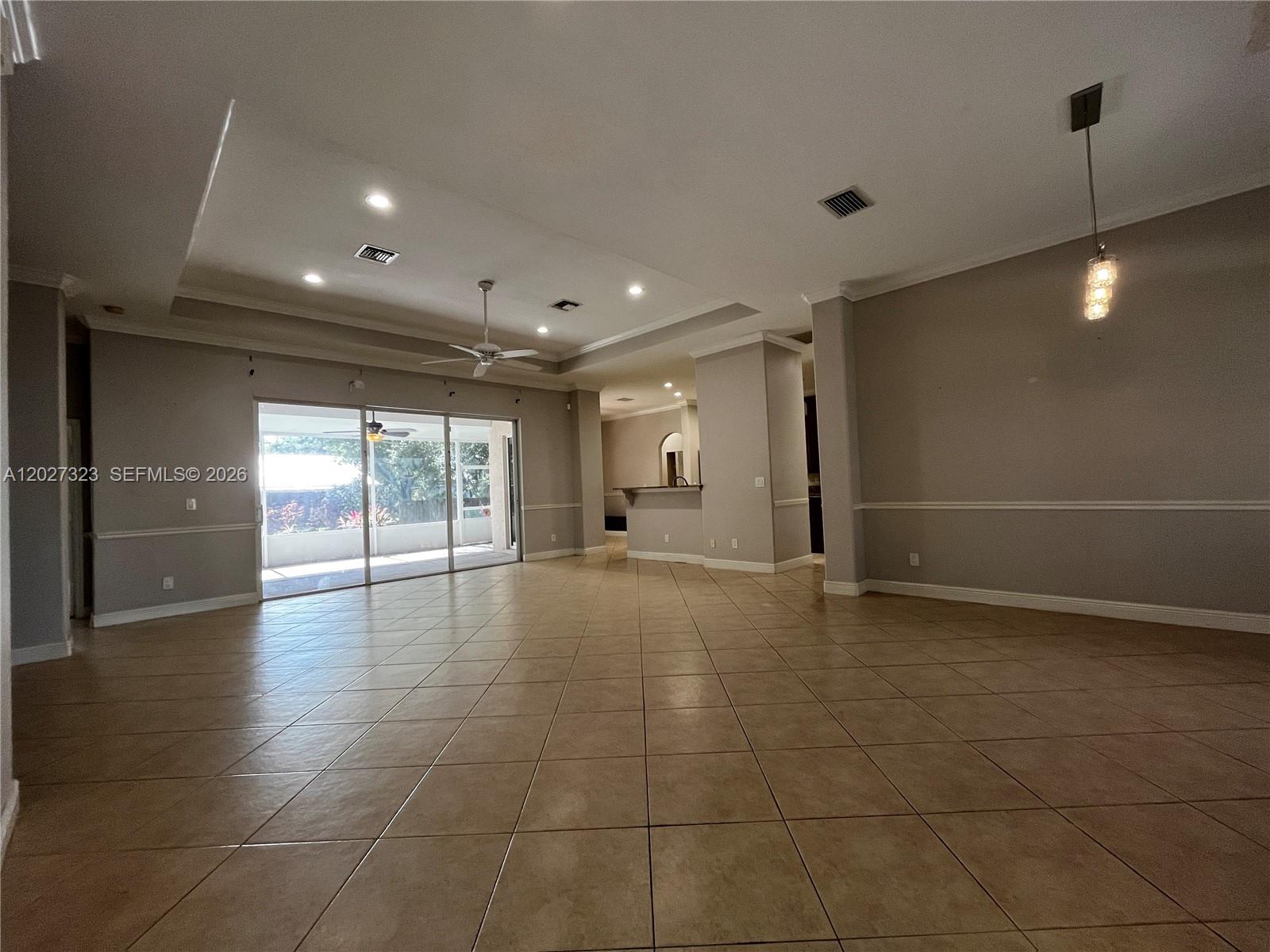 Ver detalles 1420 4 / 3 2293 sq. ft. $ 2026-05-29 0 foto