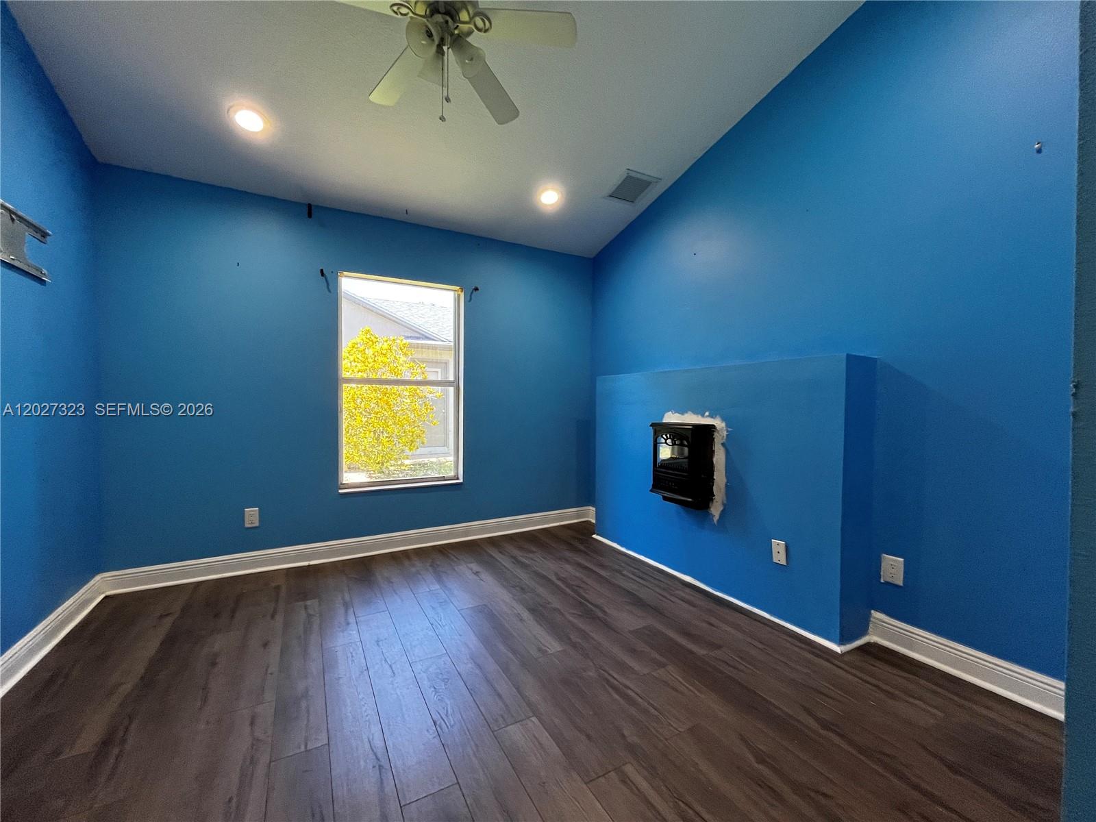 Ver detalles 1420 4 / 3 2293 sq. ft. $ 2026-05-29 0 foto