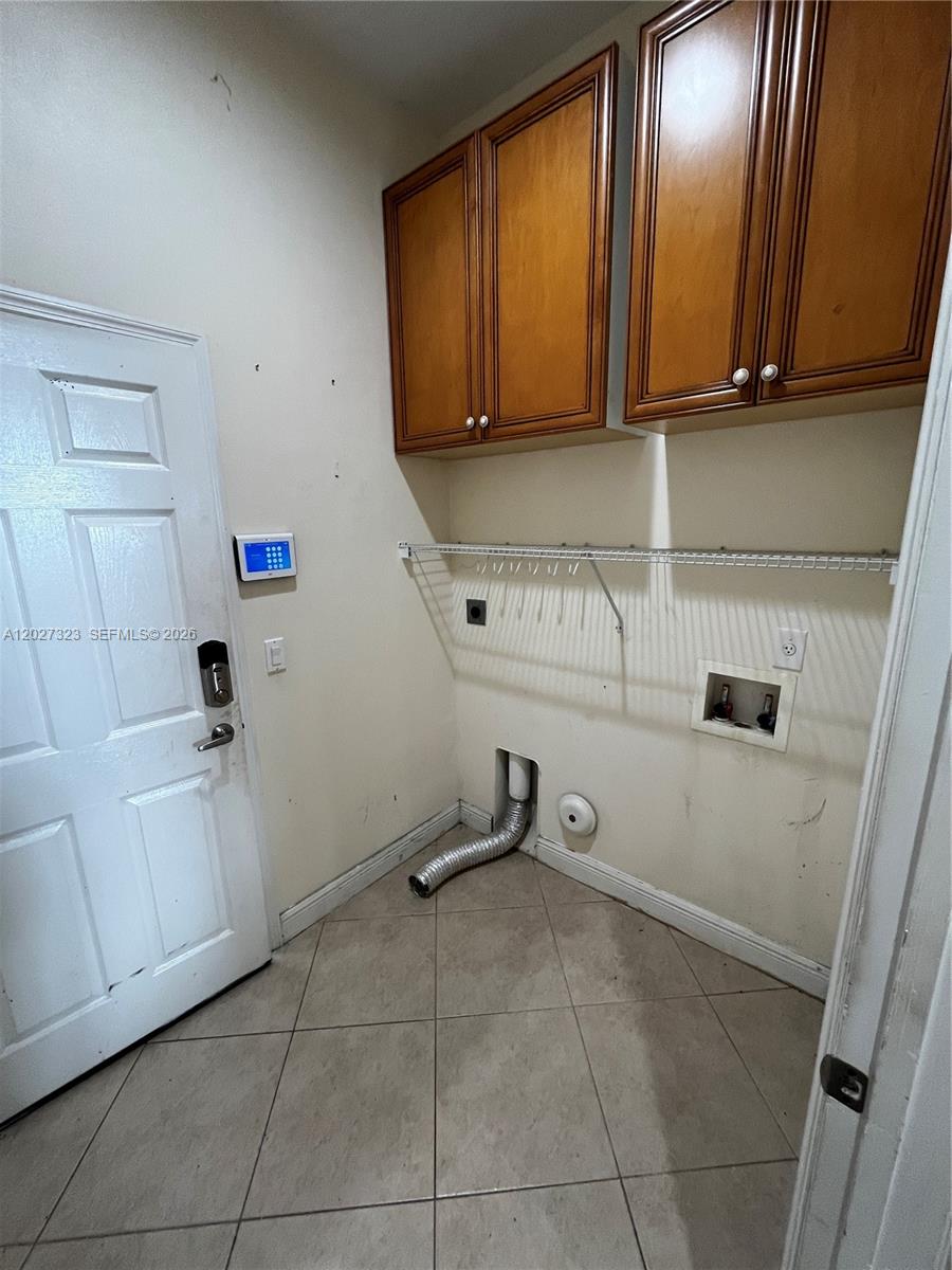 Ver detalles 1420 4 / 3 2293 sq. ft. $ 2026-05-29 0 foto