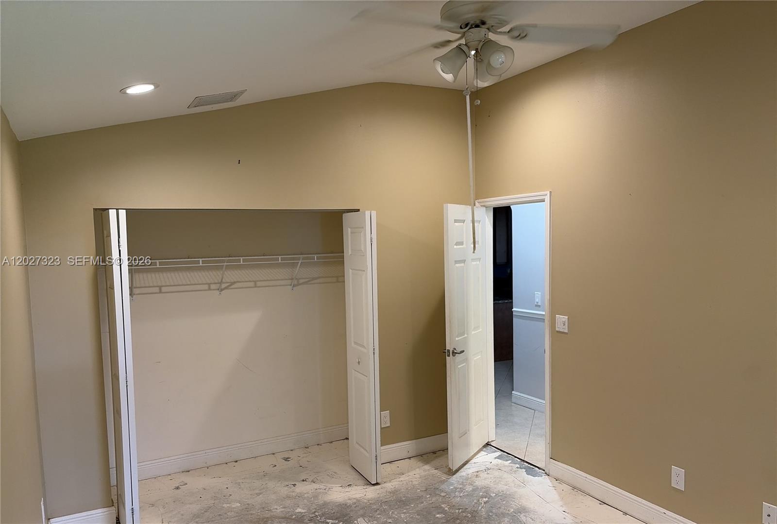 Ver detalles 1420 4 / 3 2293 sq. ft. $ 2026-05-29 0 foto