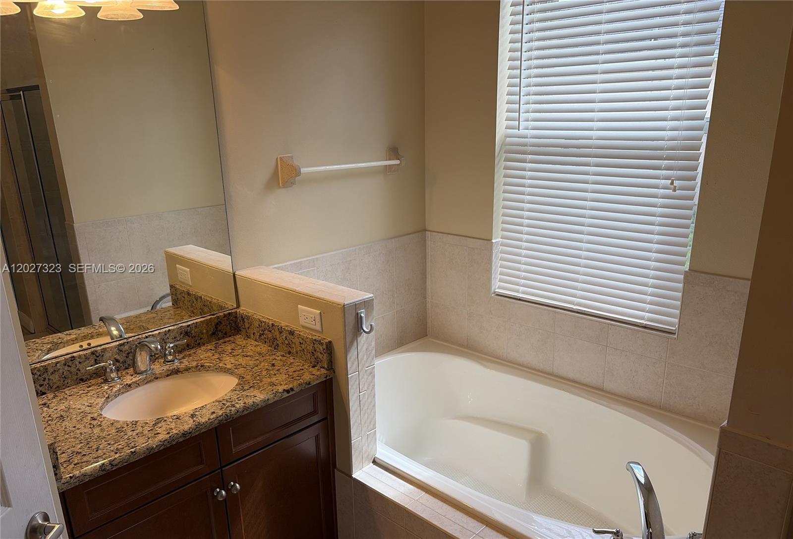 Ver detalles 1420 4 / 3 2293 sq. ft. $ 2026-05-29 0 foto
