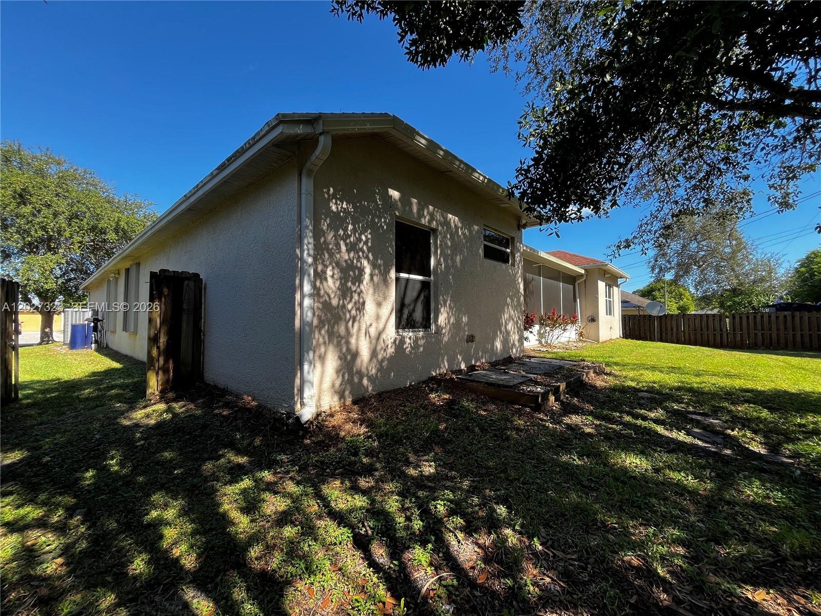 Ver detalles 1420 4 / 3 2293 sq. ft. $ 2026-05-29 0 foto
