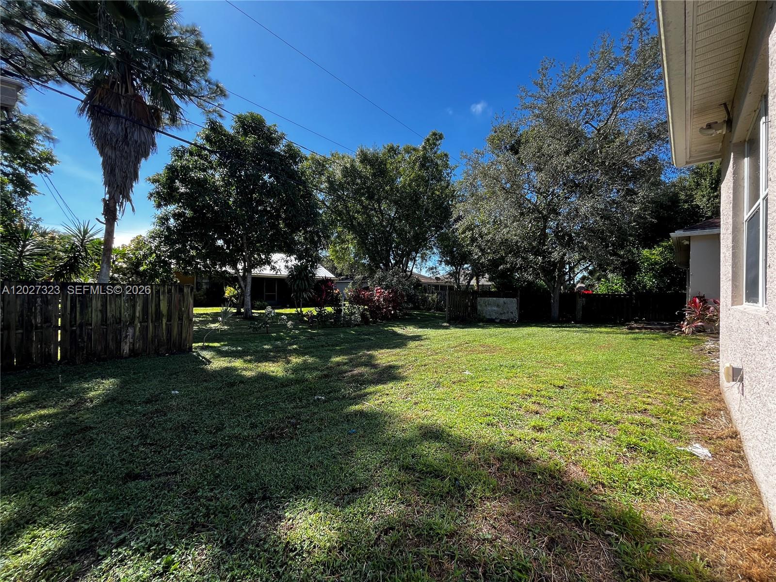 Ver detalles 1420 4 / 3 2293 sq. ft. $ 2026-05-29 0 foto