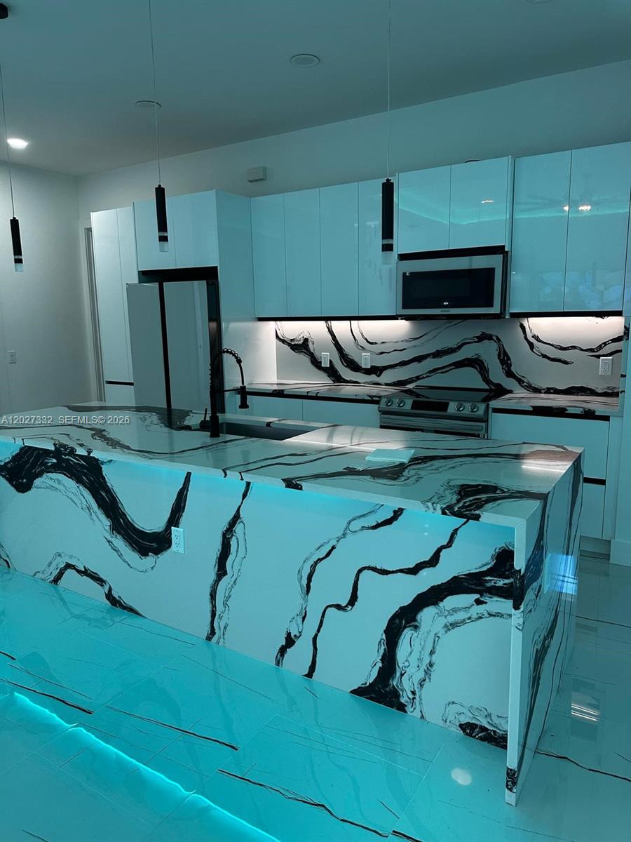 Ver detalles 616 4 / 2 sq. ft. $ 2026-06-03 0 foto