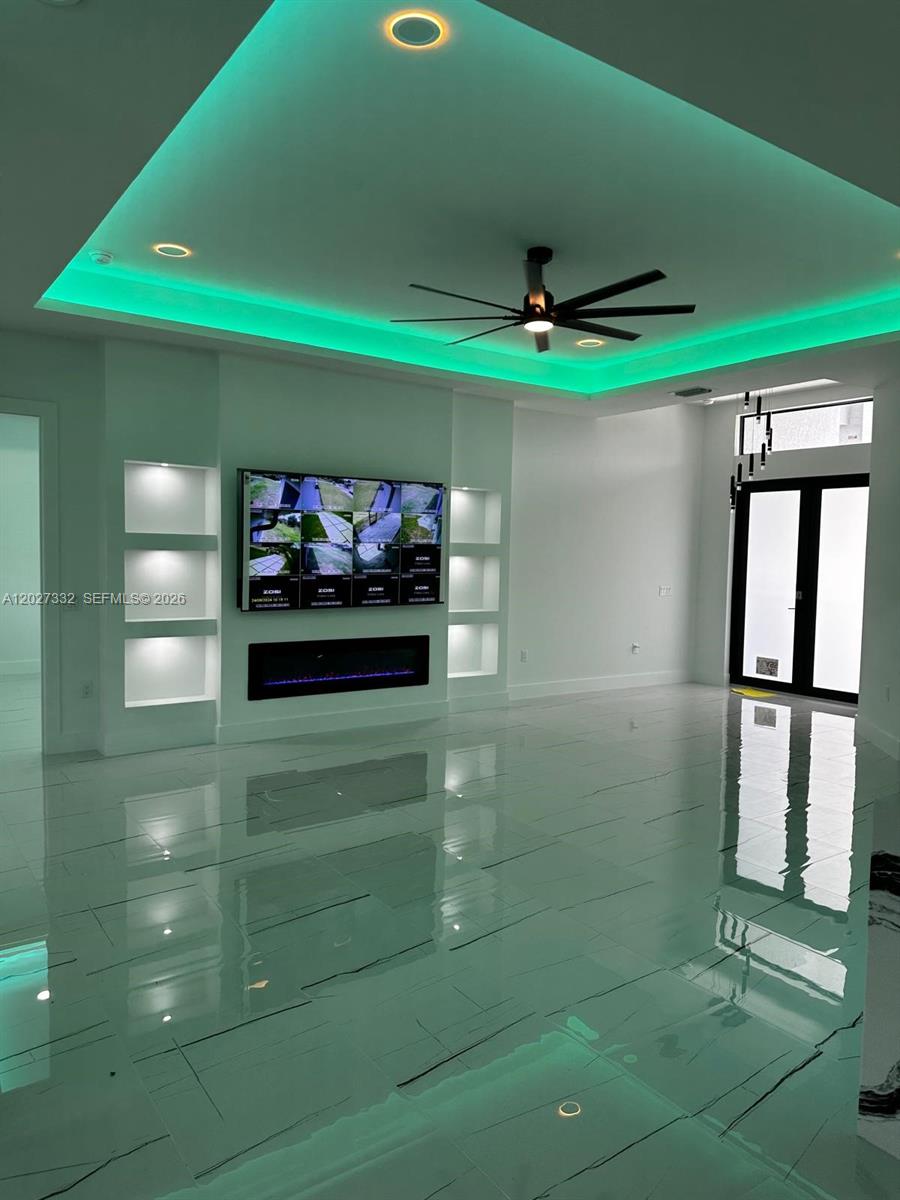 Ver detalles 616 4 / 2 sq. ft. $ 2026-06-03 0 foto