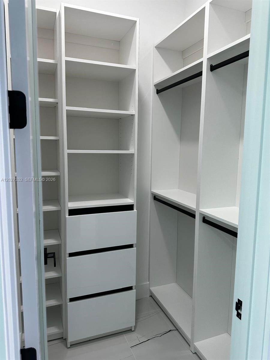 Ver detalles 616 4 / 2 sq. ft. $ 2026-06-03 0 foto