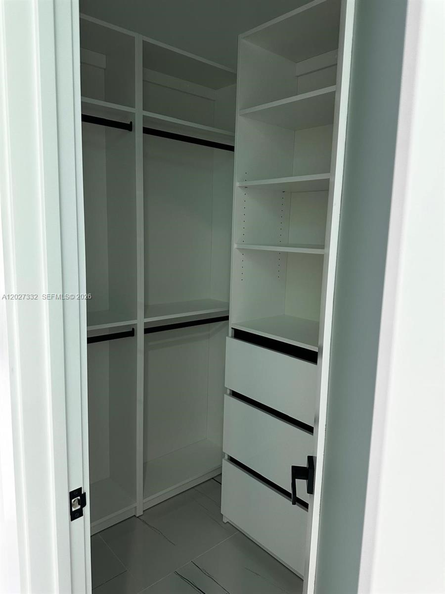 Ver detalles 616 4 / 2 sq. ft. $ 2026-06-03 0 foto