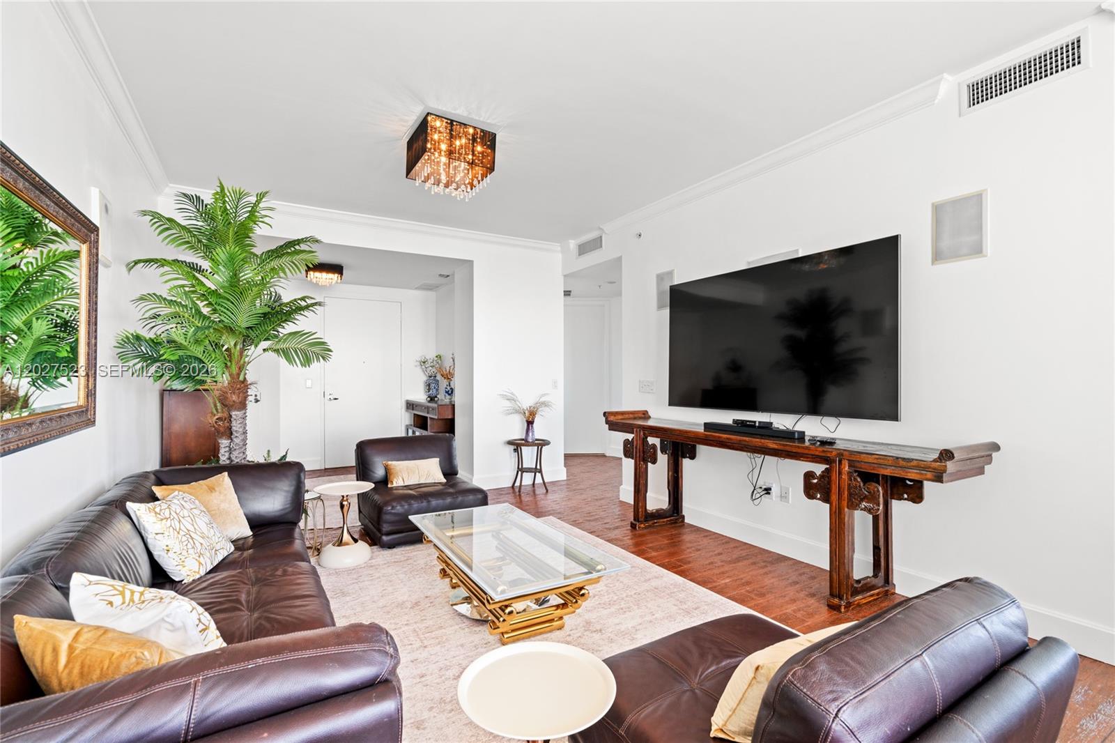 Ver detalles 4209 2 / 3 1722 sq. ft. $ 2026-05-29 0 foto