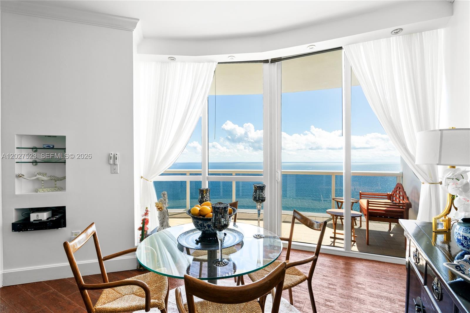 Ver detalles 4209 2 / 3 1722 sq. ft. $ 2026-05-29 0 foto