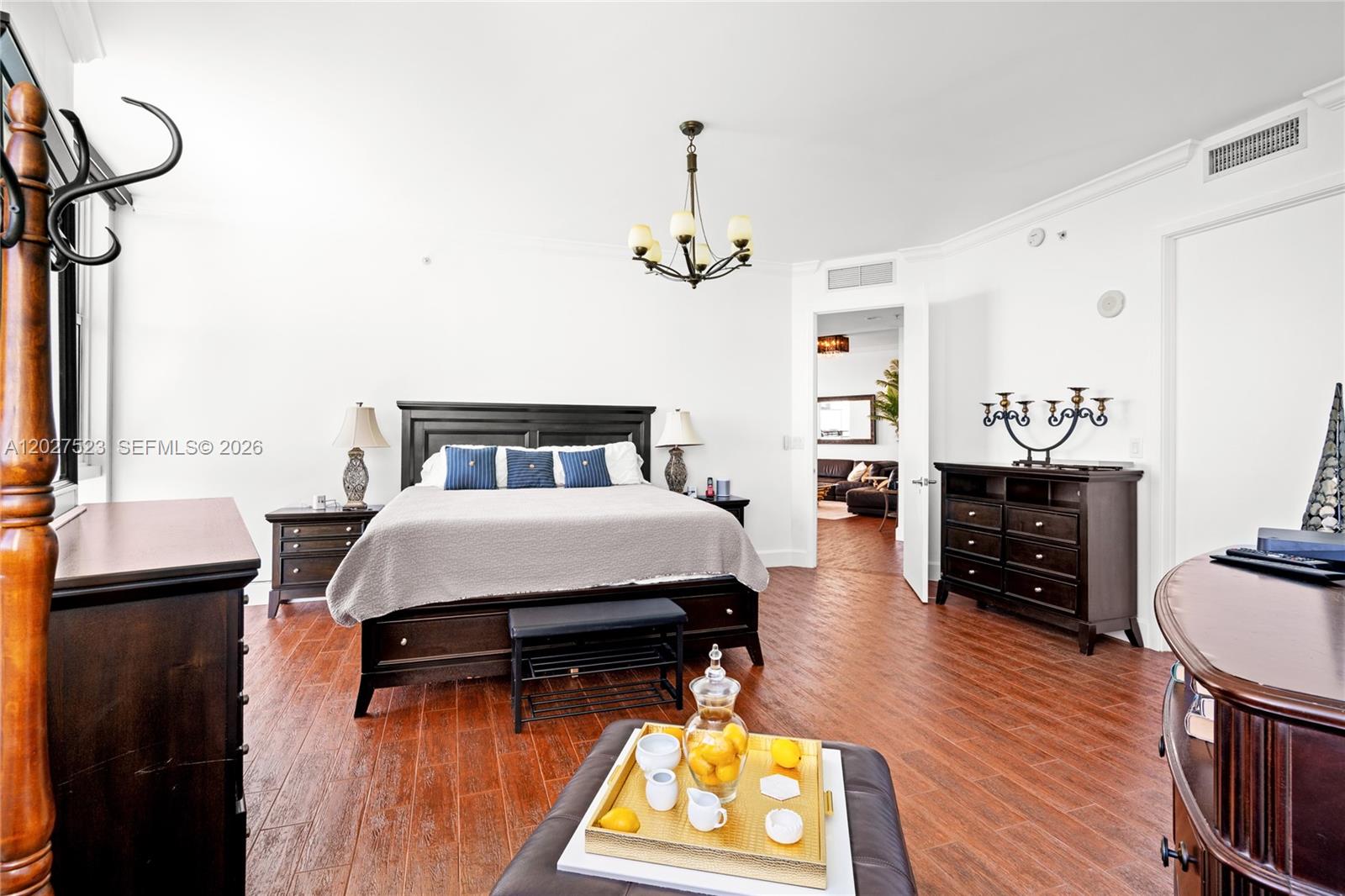 Ver detalles 4209 2 / 3 1722 sq. ft. $ 2026-05-29 0 foto