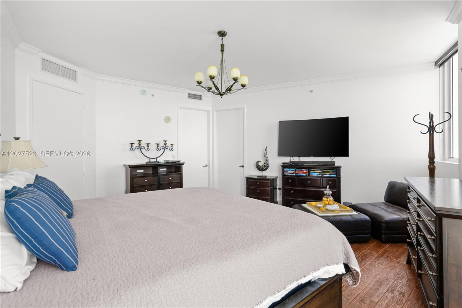 Ver detalles 4209 2 / 3 1722 sq. ft. $ 2026-05-29 0 foto