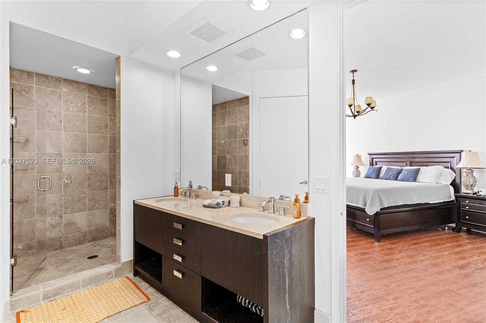 Ver detalles 4209 2 / 3 1722 sq. ft. $ 2026-05-29 0 foto
